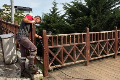 Boztepe’de kent mobilyaları bakımdan geçiriliyor
