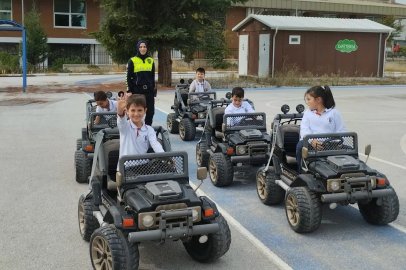 Bilecik’te 35 öğrenciye uygulamalı trafik eğitimi
