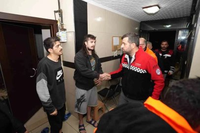 Ataşehir Belediyesi ekipleri yoğun yağışa karşı sahada
