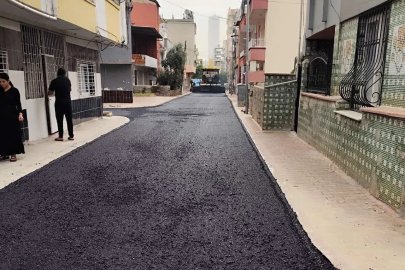 Akdeniz’de sokaklar sıcak asfaltla yenileniyor
