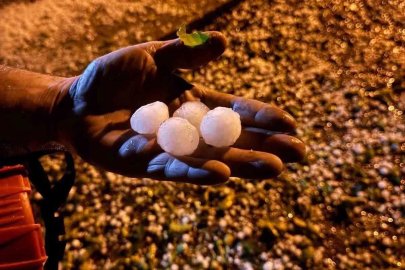 Elazığ’da ceviz büyüklüğünde dolu yağdı
