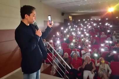 Kazak sanatçısı Bagjan Oktyabr Egeli iletişim öğrencileriyle buluştu
