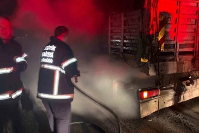Bilecik’te seyir halindeki kamyon alev aldı
