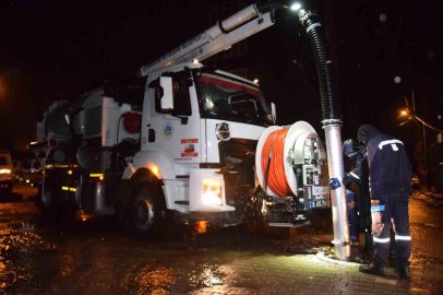 Balıkesir’de sağanak nedeniyle Büyükşehir Belediyesi ve BASKİ ekipleri 20 ilçede teyakkuzda
