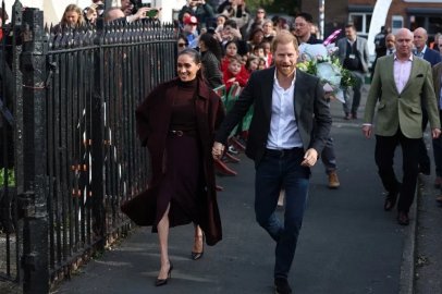 İngiltere’ye dönen Prens Harry ve Megan, ilk kez kamuoyu önüne çıktı
