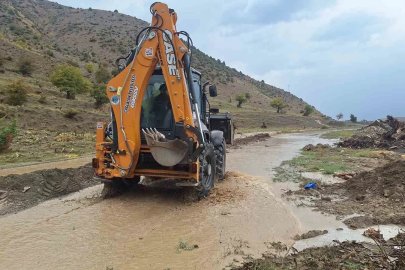 Erzincan’da sağanak sonrası sulama kanalları taştı
