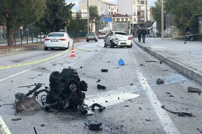 Burdur’da feci kaza: Otomobilin motoru yerinden koptu, sürücüsü ağır yaralandı
