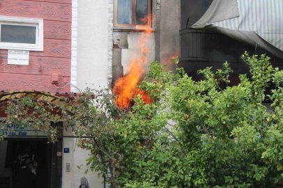 Tüp parladı, ev alevlere teslim oldu
