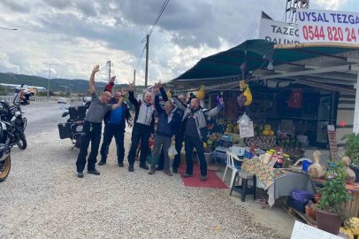 Polonyalı turistlerin mola yeri Sarıgöl’deki üzüm tezgahı oldu
