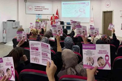 Bayburt’ta meme kanserinde erken teşhisin önemi anlatıldı
