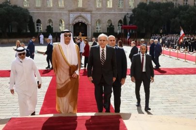 Katar Başbakanı Al Thani: "Qatar Energy, Lübnan’da "devasa" bir güneş enerjisi santrali kuracak"
