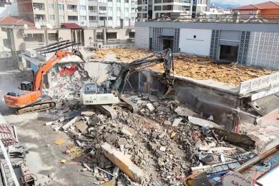 Nazilli Ahmet Şensan Kültür Merkezi’nde yıkım çalışmaları başladı
