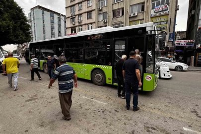 Belediye otobüsünün tekerleği çıktı, vatandaşlar bakım çağrısı yaptı
