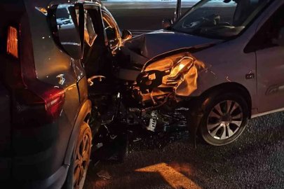 Diyarbakır’da otomobiller çarpıştı: 2 yaralı
