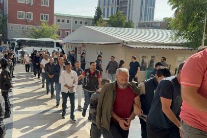 Şanlıurfa’da yasa dışı bahis operasyonunda gözaltına alınan 22 kişi adliyeye sevk edildi
