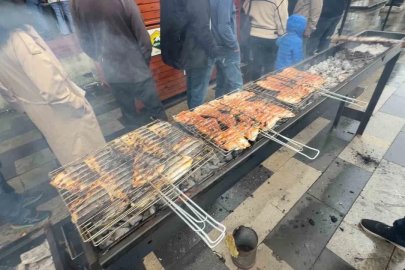 Karadeniz’de balık bolluğu Hopa’da ziyafete dönüştü

