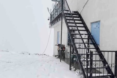 Kütahya’da 2 bin 120 rakımlı Akdağ Yaylası’na mevsimin ilk karı yağdı
