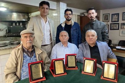 Alaşehir’de 55 yıllık kahveciye ahilik plaketi

