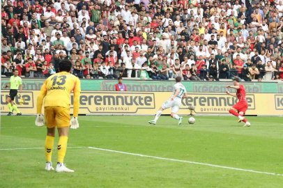 Trendyol Süper Lig: Amed Sportif Faaliyetler: 0 - Konyaspor: 0 (ilk yarı)
