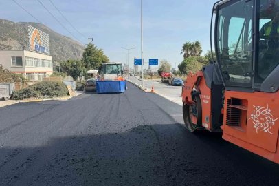Aydın’ın 17 ilçesinde yol çalışmaları eş zamanlı sürüyor

