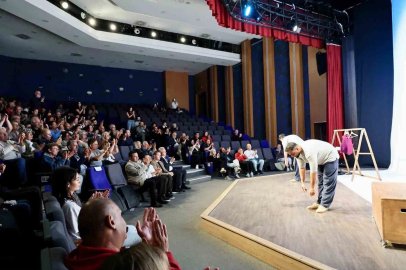 Bodrum’da tiyatro perdesi "Cambazın Cenazesi" ile açıldı
