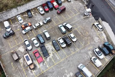 Ayazağa’da selde sürüklenip otoparka çekilen araçlar havadan görüntülendi
