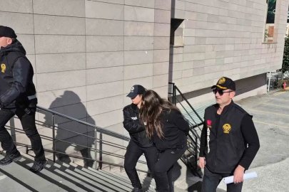 Evinde misafiri olan şahsın bıçakla ölümüne ilişkin gözaltına alınan kadın adliyeye sevk edildi

