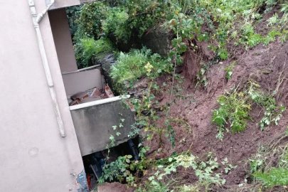 Zonguldak’ta heyelan: Evin bahçesi kaydı, balkon zarar gördü
