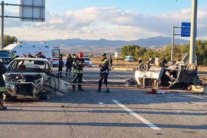 Çorum’da iki otomobil çarpıştı: 7 yaralı
