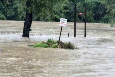 Sağanak yağış Bartın Irmağı’nı taşırdı
