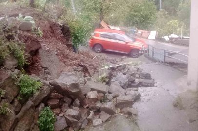 Karadeniz Ereğli’de aşırı yağış duvarı çökertti
