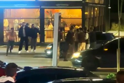 Aksaray’da gençlerin trafik kavgası kamerada
