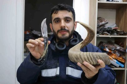 Yaklaşık 30 yıllık boynuzlar bıçak sapına dönüştü, 25 santimlik Sivas bıçağı ilgi odağı oldu
