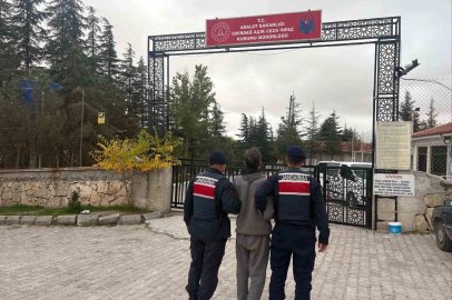 Jandarma aranan 42 kişiyi yakaladı
