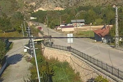Amasya’da minibüsün dereye uçtuğu kaza kameraya yansıdı
