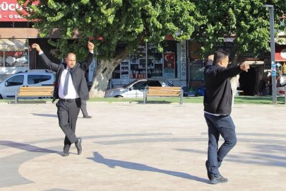Köşk’te Muhtarlar zeybek oyanayıp günlerini kutladı
