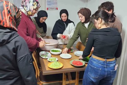 Yurtta kalan üniversiteliler paketli gıda yerine kısır tercih etti

