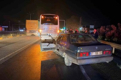 Manavgat’ta ışıkta bekleyen otobüse çarpan otomobilin sürücüsü yaralandı
