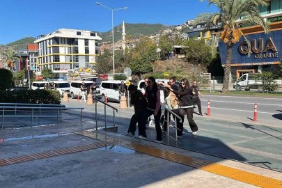 Alanya’da tefecilik ve şantaj operasyonu: 7 şüpheli adliyeye sevk edildi
