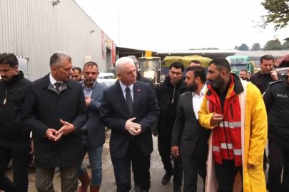 İstanbul Valisi Gül, selden etkilenen Kemerburgaz’da vatandaşları dinledi
