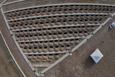 Erzurum’da toprak donmadan kışlık mezarlar kazılıyor
