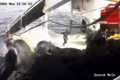 Balıkçı teknesinde bir kişinin ölümü ile sonuçlanan olay anı teknenin güvenlik kamerasına yansıdı
