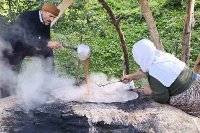 Hizan’da bir asırlık gelenek: Üzümden doğal pekmez üretiyorlar
