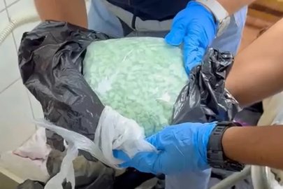 Fırındaki dolabın çekmecesinden binlerce uyuşturucu hap çıktı
