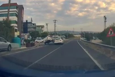 Hastane önünde korkutan çarpışma: Kazaya ilk müdahale hastane personelinden

