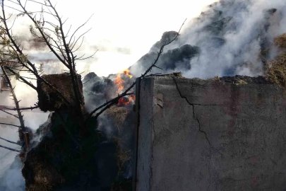 Kastamonu’da çıkan yangında 8 bin balya samanı küle döndü
