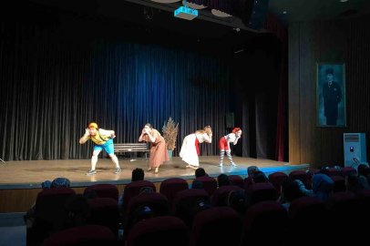 Balıkesir Büyükşehir Belediyesi Şehir Tiyatrosu ilk ayında seyirciden tam not aldı
