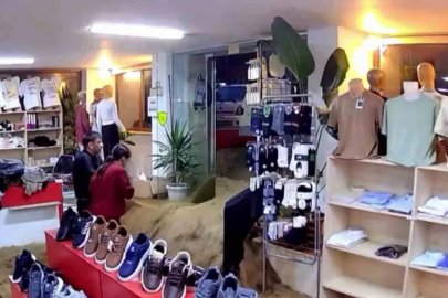 Ayazağa’da 20 yıllık mağaza sele teslim oldu: Suların mağazaya dolduğu anlar görüntülendi

