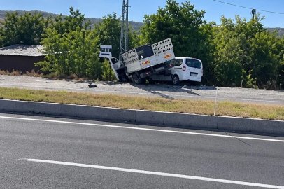 Elazığ’da pikapla hafif ticari araç çarpıştı: 2 yaralı
