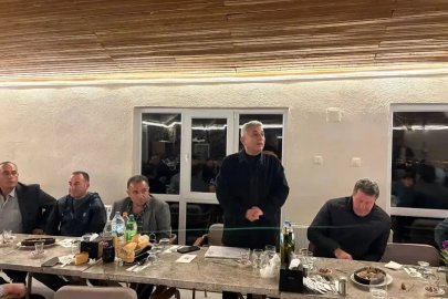 Çal Belediye Başkanı Ahmet Hakan, emekleri için muhtarlara teşekkür belgesi verdi
